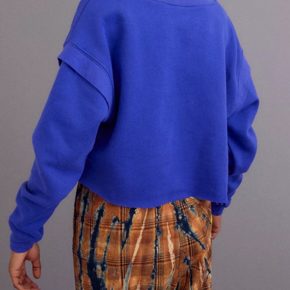 Cropped Sweatshirt - Picture 2 of 3